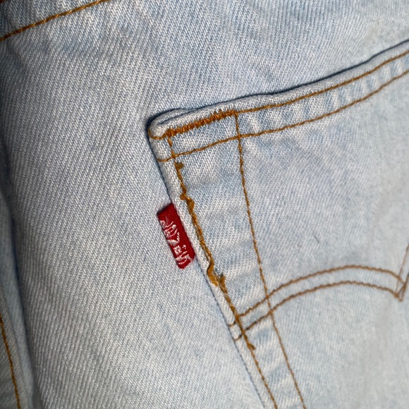 Vintage Levi’s jean shorts - Picture 4 of 6